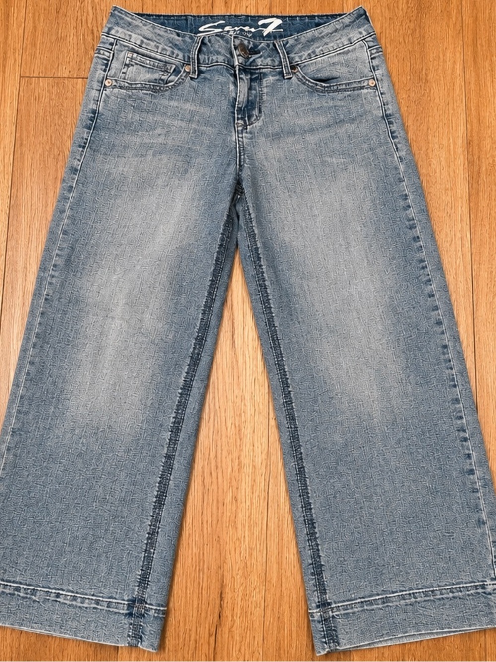 Seven7 Light Wash Cropped Wide Leg Jeans Size 4